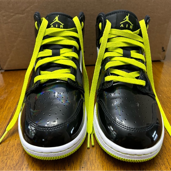 Air Jordan 1 mid SE GS “Black Cyber” - Picture 7 of 7